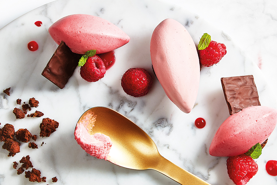 Ruby chocolate mousse & cocoa crumble