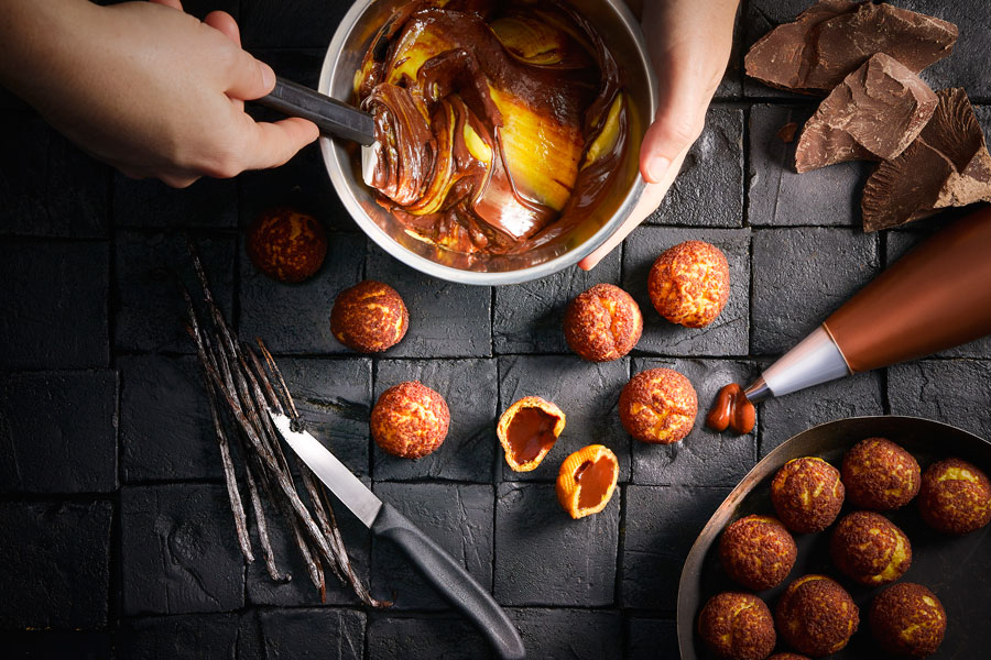 Donkere chocolade choux