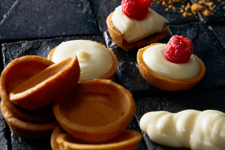 White chocolate and raspberry mini tart